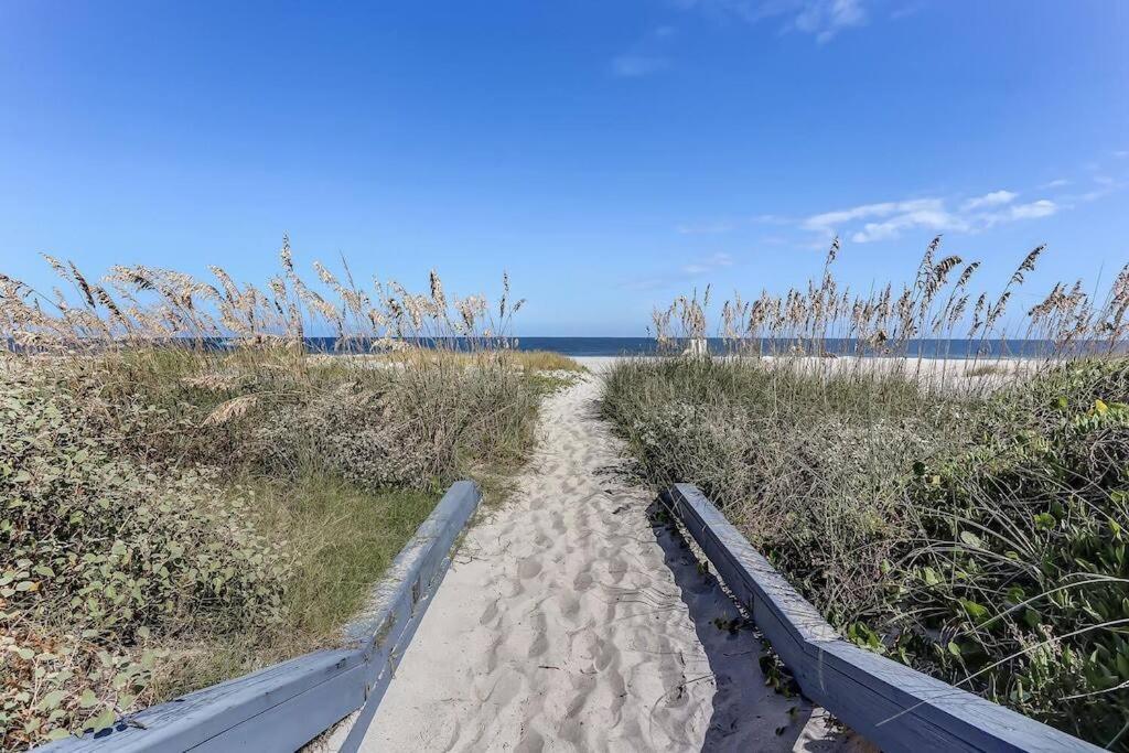 Oceanfront Retreat With A Remarkable View. New! 퍼난디나 비치 외부 사진
