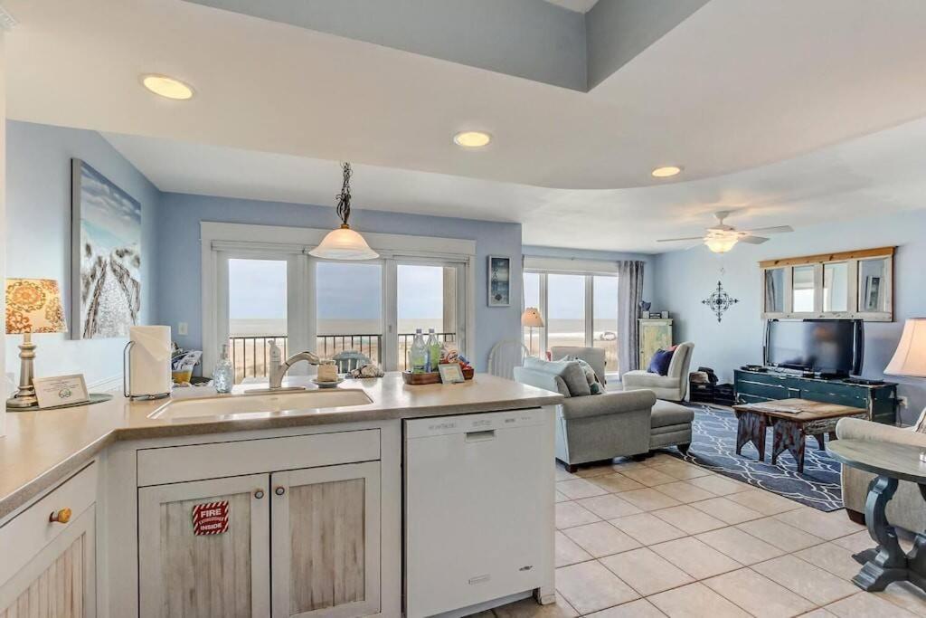 Oceanfront Retreat With A Remarkable View. New! 퍼난디나 비치 외부 사진